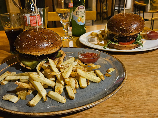 Opinii despre Pluto’s Burger Bar în Šibenik - Gastronomija i ugostiteljstvo