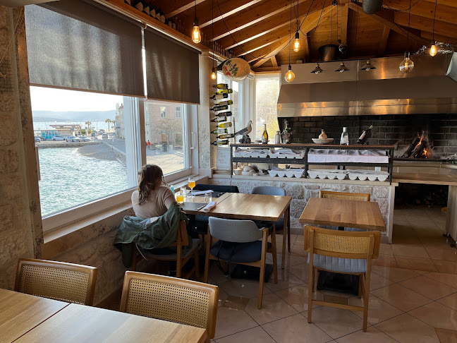 Ul. Radića Frane 5, 21420, Bol