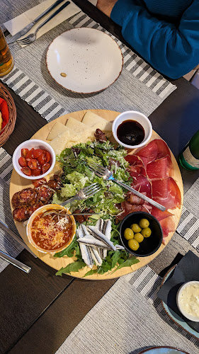 KONOBA ANNI - Mesni i riblji specijaliteti Novigrad - Gastronomija i ugostiteljstvo