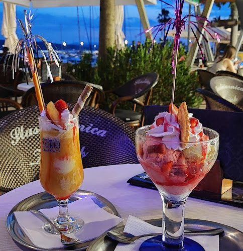 Opinii despre Slasticarna Zagreb în Crikvenica - Gastronomija i ugostiteljstvo