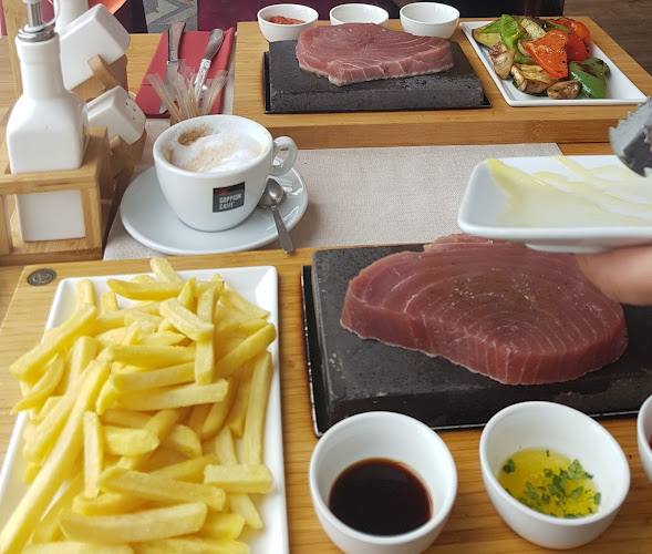 Trumbićeva obala 6, 21000, Split