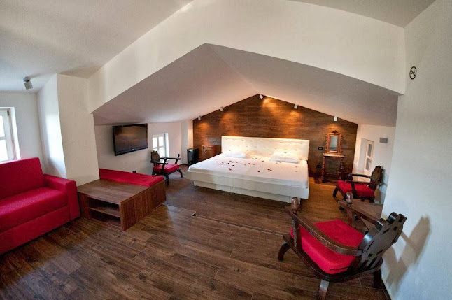 Stari Kaštel - Gastronomija i ugostiteljstvo