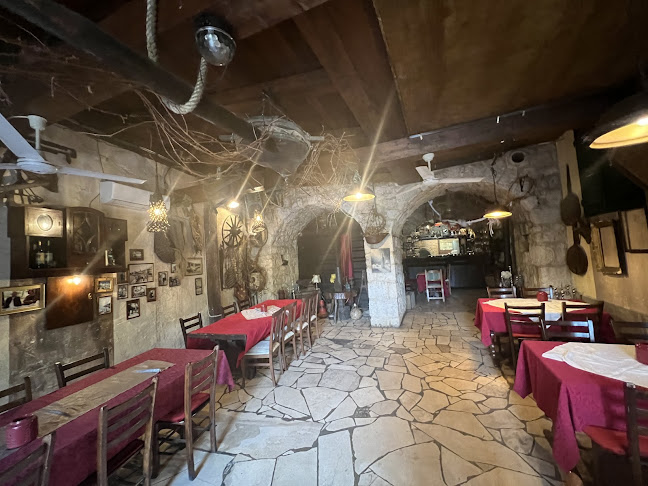 Ul. Ante Starčevića 96, 21300, Makarska