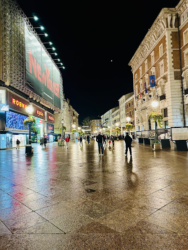 Opinii despre CAFFE BAR KAROLINA în Rijeka - Gastronomija i ugostiteljstvo