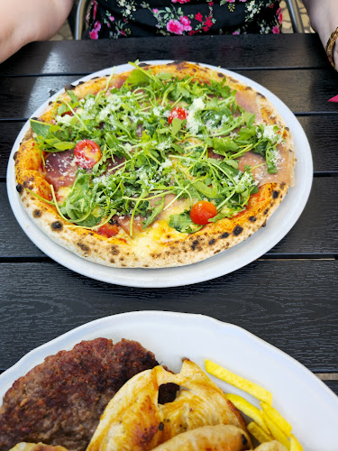 Pizzeria "Peroj" - Gastronomija i ugostiteljstvo