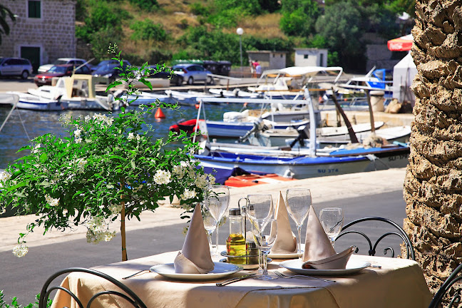 Riva 17, 21400, Supetar