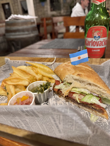 Trg Ploča 5, 21460, Stari Grad