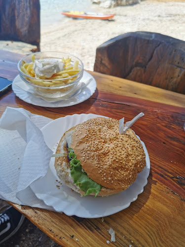 Opinii despre Žal Beach Bar & Kitchen în Kampor - Gastronomija i ugostiteljstvo