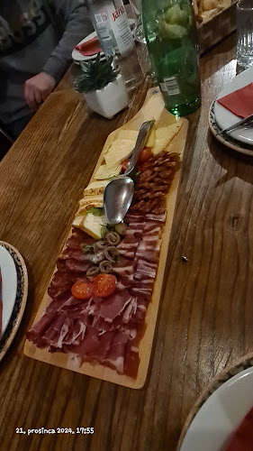 Restoran Jezero - Gastronomija i ugostiteljstvo