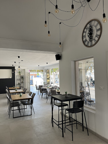 Opinii despre Grey Grill & Bar în Supetar - Gastronomija i ugostiteljstvo