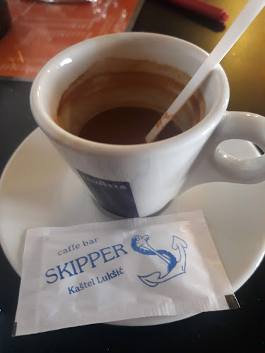 Opinii despre Skipper caffe bar în Kaštel Lukšić - Gastronomija i ugostiteljstvo