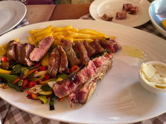 Tri Palme - Gastronomija i ugostiteljstvo