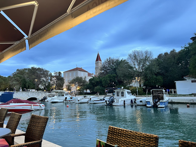 Travarica - Gastronomija i ugostiteljstvo