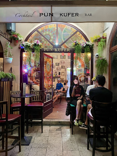 Ul. kralja Petra Krešimira lV 3, 21000, Split