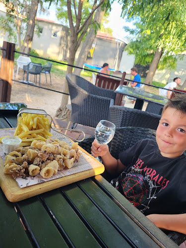 Opinii despre Beach & Burger bar Lostura în Privlaka - Gastronomija i ugostiteljstvo