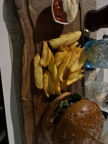 City Restaurant & Bar - Gastronomija i ugostiteljstvo