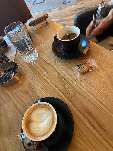 London Bar - Gastronomija i ugostiteljstvo