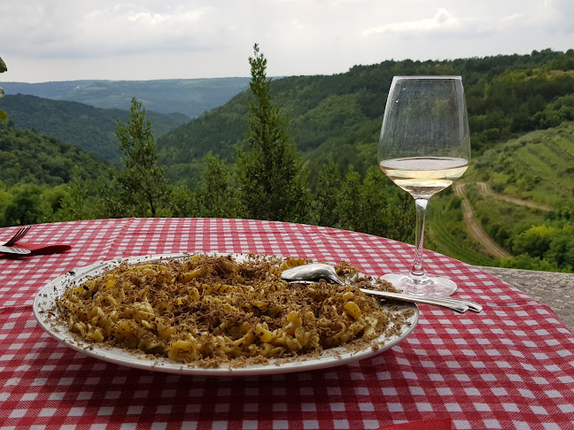 Opinii despre Konoba Oprtalj în Oprtalj - Gastronomija i ugostiteljstvo