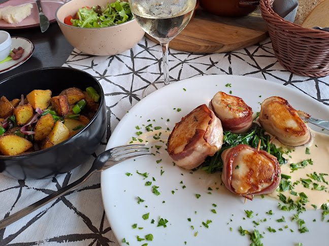 KONOBA ANNI - Mesni i riblji specijaliteti Novigrad - Gastronomija i ugostiteljstvo