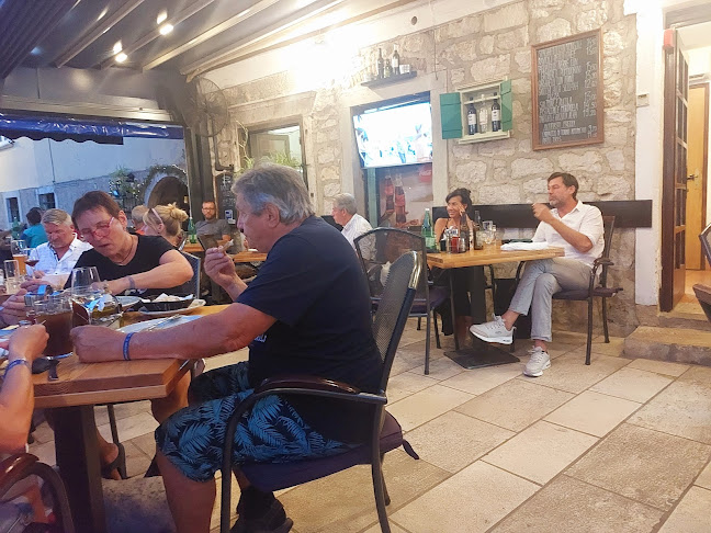 Pizzeria i spaghetteria Luna Rossa - Gastronomija i ugostiteljstvo