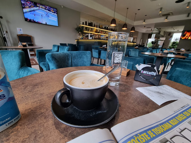 Opinii despre B Blok Caffe Bar în Zagreb - Gastronomija i ugostiteljstvo
