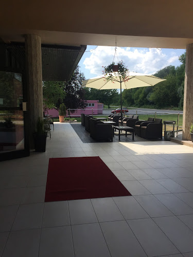 Restoran La Mirage - Gastronomija i ugostiteljstvo