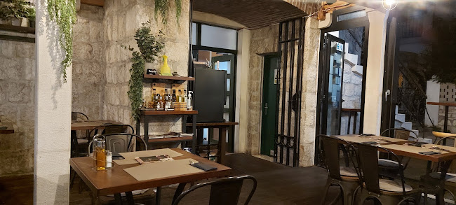 Kuzmanićeva 3, 21000, Split