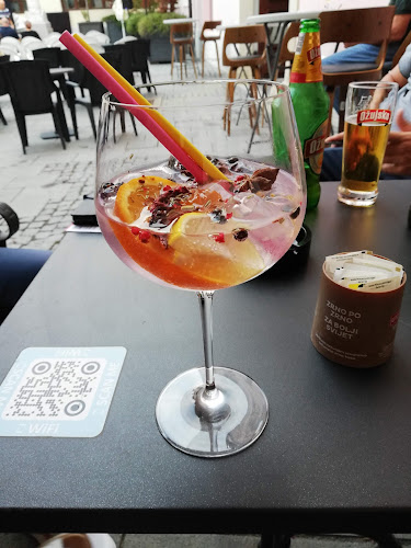 Caffe bar PALACHA - Gastronomija i ugostiteljstvo