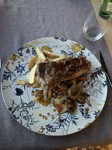 Restoran Momi - Veli Rat