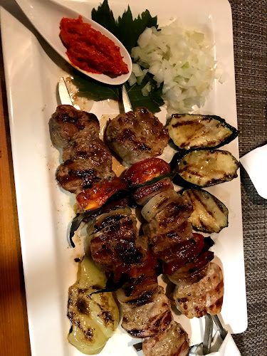 Gusarska Luka - Gastronomija i ugostiteljstvo