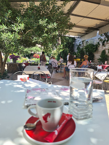 Opinii despre Srednjovjekovni samostanski mediteranski vrt Sv. Lovre în Šibenik - Gastronomija i ugostiteljstvo