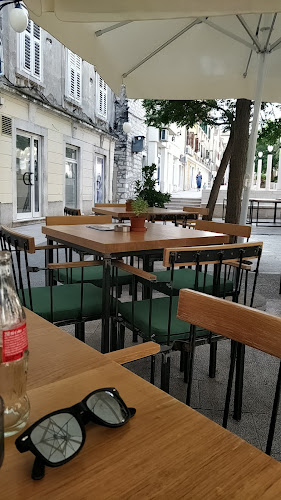 Pluto’s Burger Bar