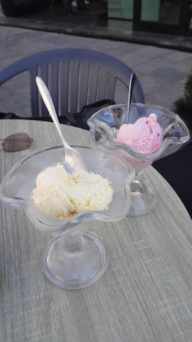 Tri jagode - slastičarna i pizzeria - Sisak