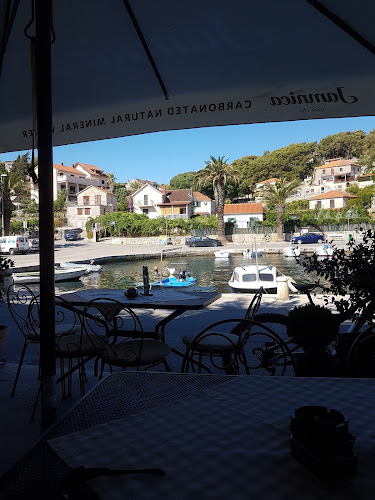 Opinii despre Bistro Vila Marija Splitska Brač în Supetar - Gastronomija i ugostiteljstvo