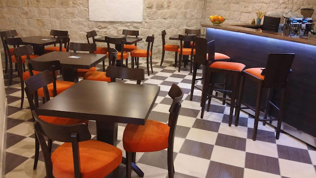 Obala kralja Zvonimira 5, 21220, Trogir