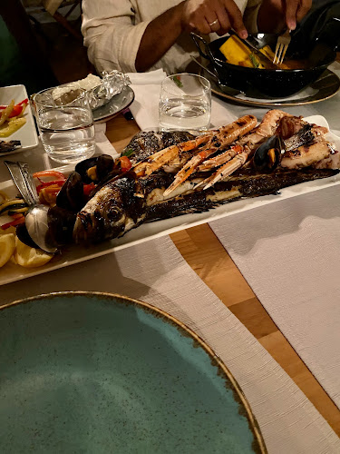 Opinii despre Mediterraneo Dine & Wine în Hvar - Gastronomija i ugostiteljstvo