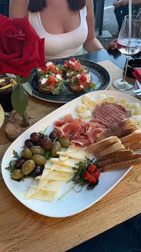 Opinii despre Pet Jedan Tapas Bar în Rijeka - Gastronomija i ugostiteljstvo