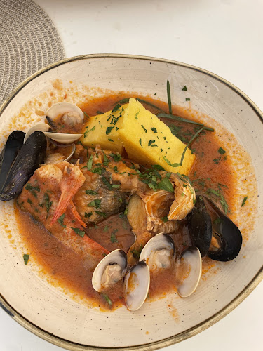 Lacroma Restaurant - Gastronomija i ugostiteljstvo