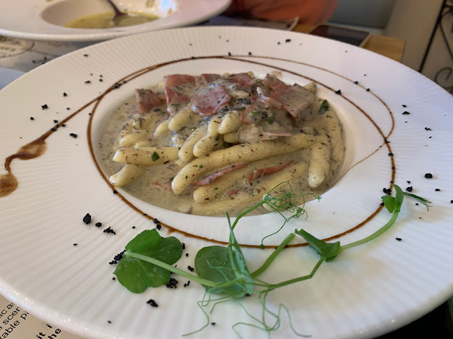 Trumbićeva obala 6, 21000, Split