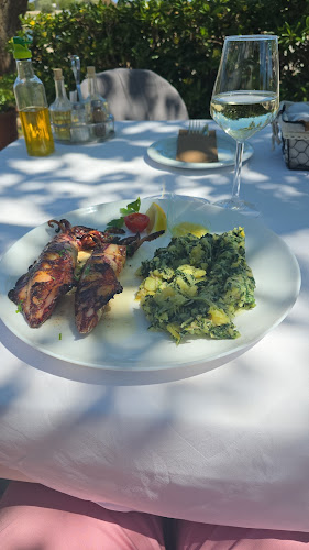 Trg braće Radić 2, 23232, Nin