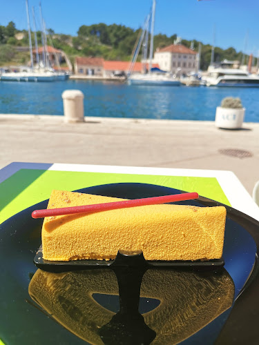 Riva 4, 21405, Milna