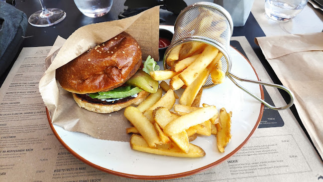 Šetalište Dr. Franje Tuđmana, 21300, Makarska