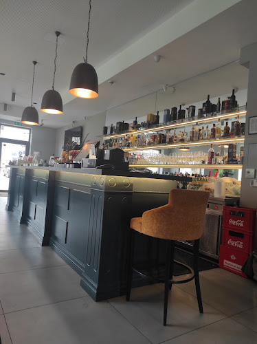 Opinii despre B Blok Caffe Bar în Zagreb - Gastronomija i ugostiteljstvo