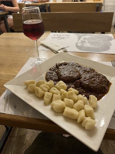 Trumbićeva obala 11, 21000, Split