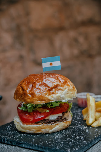 Trg Ploča 5, 21460, Stari Grad