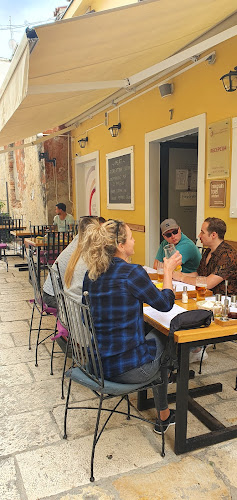 Ul. Nadbiskupa Nikole Matafara 4, 23000, Zadar