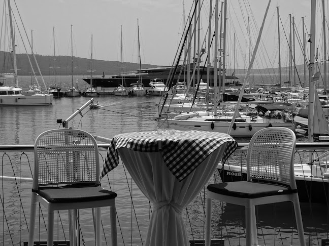 Comentarii opinii despre Restoran Nautic Marina Kaštela