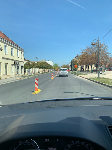 Opinii despre Privremena gradska Tržnica (ŠATOR) în Petrinja - Gastronomija i ugostiteljstvo