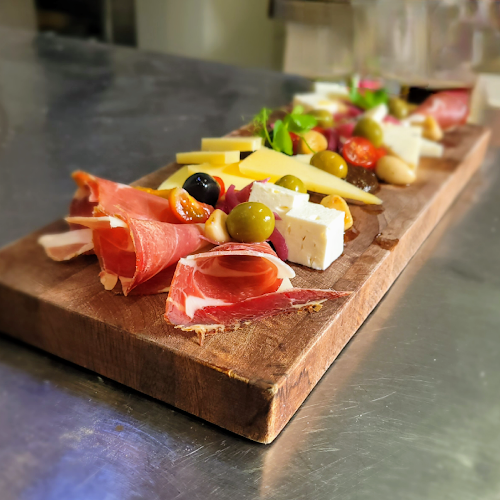 Mali Raj - Gastronomija i ugostiteljstvo