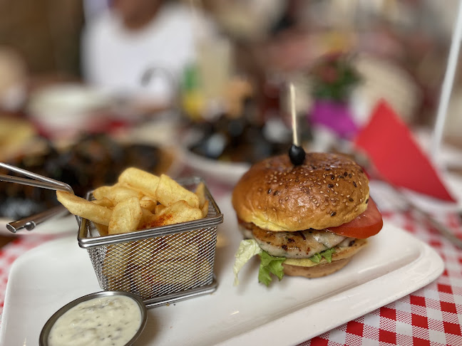 Opinii despre Mama's Pot Tavern în Dubrovnik - Gastronomija i ugostiteljstvo